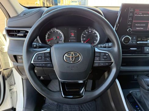 Used 2021 Toyota Highlander L FWD image 22