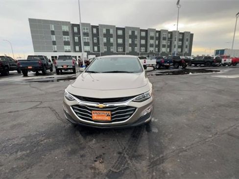 Used 2024 Chevrolet Malibu LT image 3