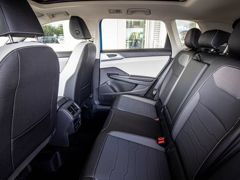New 2026 Volkswagen Taos SE FWD image 26