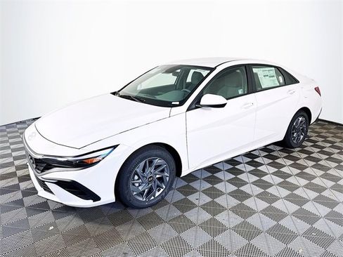 New 2025 Hyundai Elantra Blue image 2