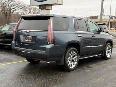 Used 2019 Cadillac Escalade Premium Luxury image 3