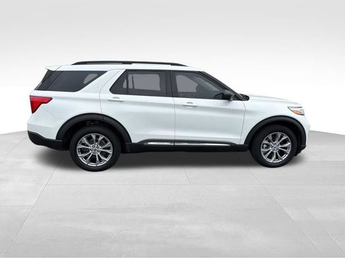 Used 2023 Ford Explorer XLT w/ Equipment Group 202A AWD/4WD image 9