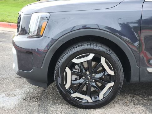 Certified 2025 Kia Telluride EX w/ EX Captain's Chair Package AWD/4WD image 8