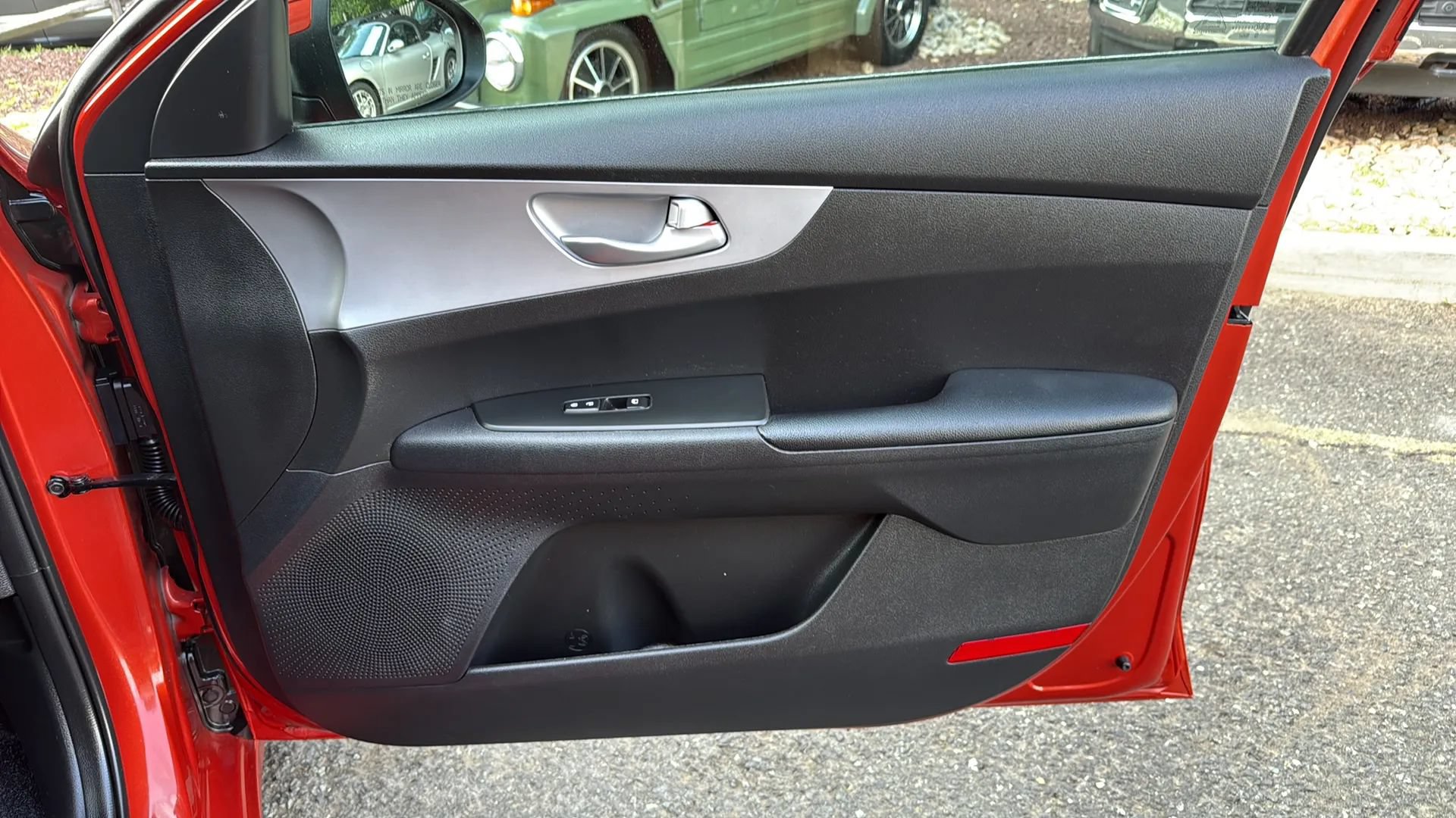 Used 2023 Kia Forte LXS w/ LXS Technology Package FWD image 19