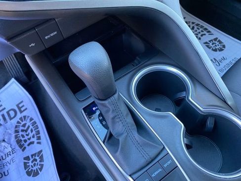 Used 2022 Toyota Camry LE image 12