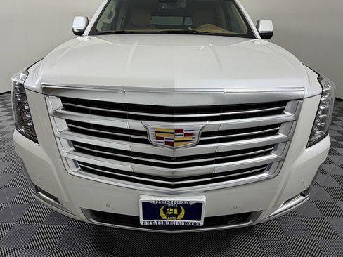 Used 2016 Cadillac Escalade Platinum AWD/4WD image 3