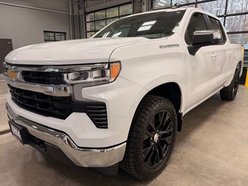 Used 2025 Chevrolet Silverado 1500 LT AWD/4WD image 4