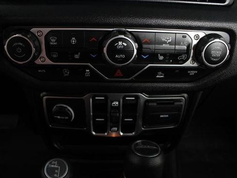 Used 2024 Jeep Gladiator Sport image 6