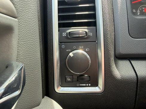 Used 2019 RAM 1500 Classic SLT AWD/4WD image 18
