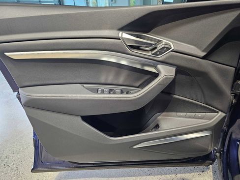 Used 2023 Audi e-tron Premium Plus w/ Premium Plus Package image 22