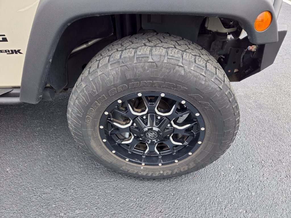 Used 2018 Jeep Wrangler Sport w/ Connectivity Group AWD/4WD image 17