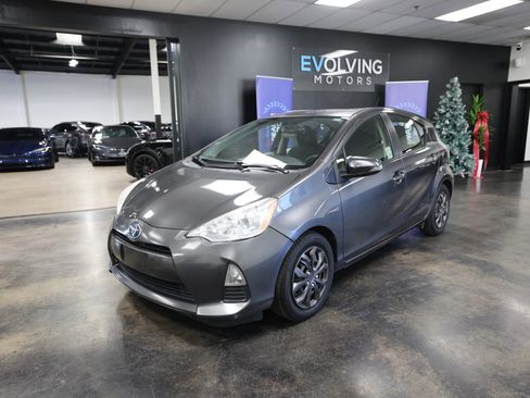 Used 2013 Toyota Prius C Three image 2