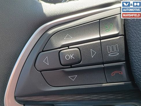 Used 2024 Jeep Grand Cherokee Altitude AWD/4WD image 3