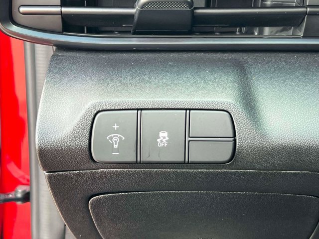 Certified 2025 Hyundai Elantra Sport FWD image 17