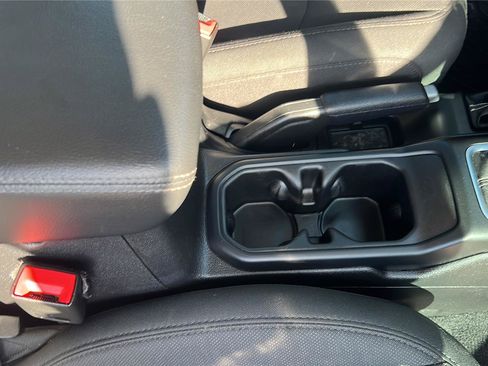 Used 2021 Jeep Wrangler Unlimited Sahara w/ Uconnect 4C Nav & Sound Group AWD/4WD image 17
