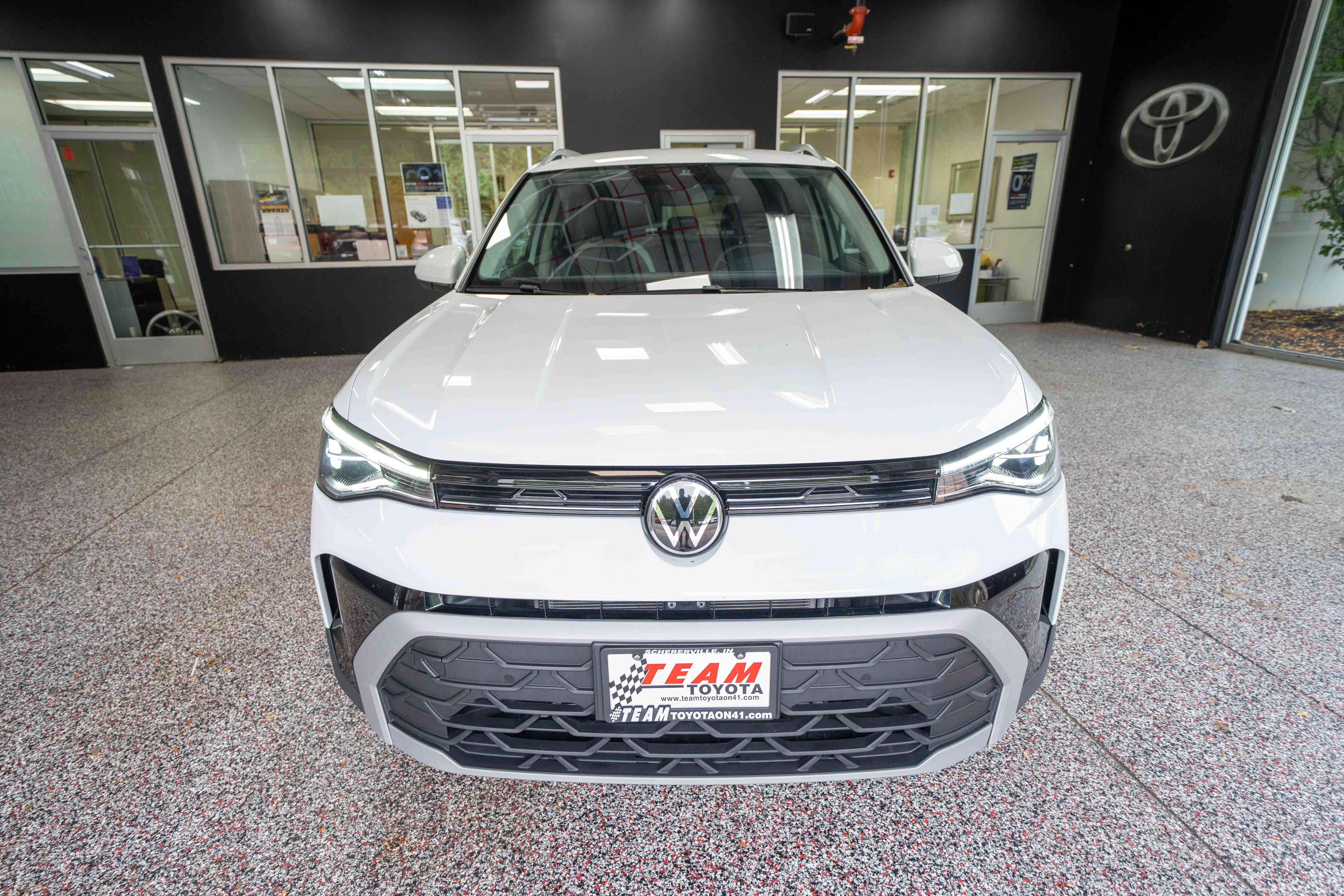 Used 2025 Volkswagen Taos SE FWD image 6