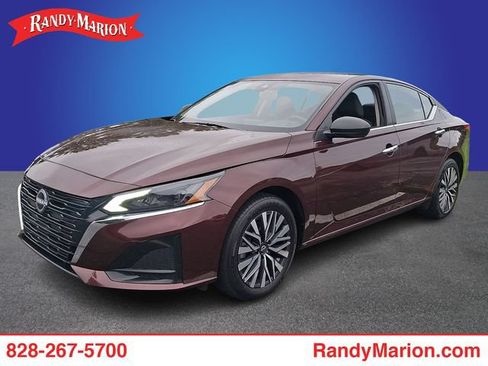 Used 2025 Nissan Altima 2.5 SV AWD/4WD image 1