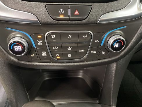 Used 2023 Chevrolet Equinox LT image 42