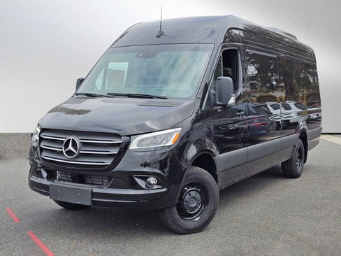 Used 2024 Mercedes-Benz Sprinter 3500 image 3