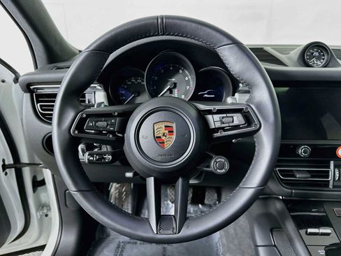 Certified 2026 Porsche Macan AWD/4WD image 14