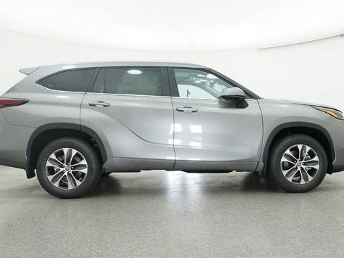 New 2026 Toyota Highlander XLE image 27