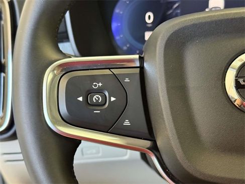 Used 2025 Volvo XC40 B5 Plus w/ Protection Package Premier image 30