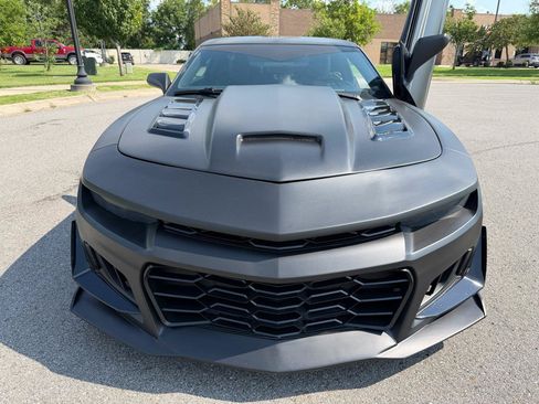 Used 2015 Chevrolet Camaro SS w/ SS Performance Package RWD image 2