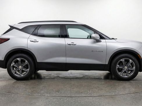 Used 2025 Chevrolet Blazer LT FWD image 11