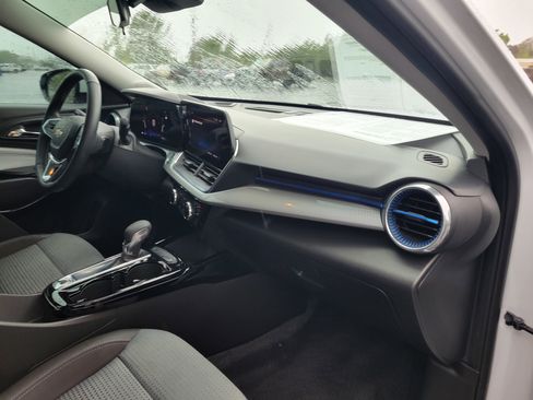 Certified 2024 Chevrolet Trax LT w/ Driver Confidence Package image 24