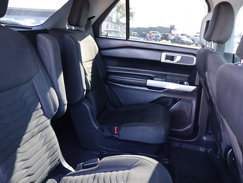 Used 2021 Ford Explorer XLT AWD/4WD image 12