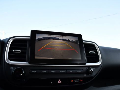 Used 2022 Hyundai Venue SEL FWD image 17