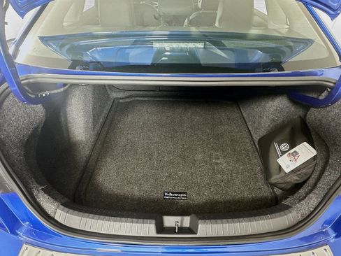 Used 2024 Volkswagen Jetta SE w/ Panoramic Sunroof Package image 27