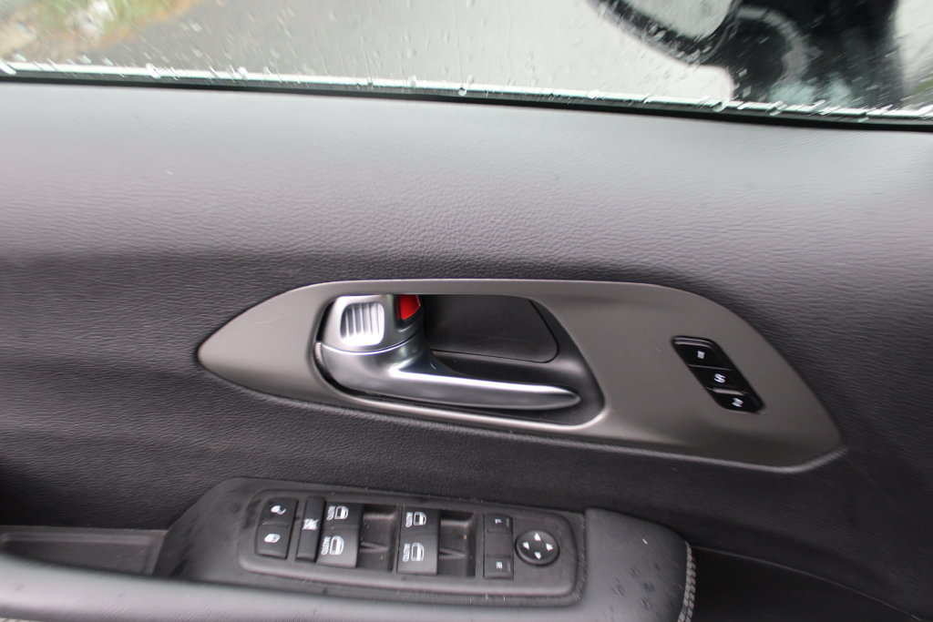 Used 2025 Chrysler Pacifica Select FWD image 11