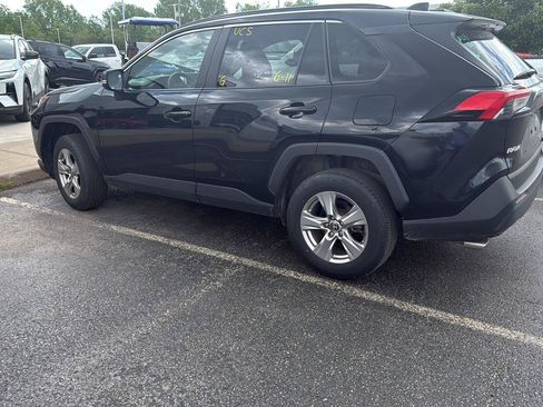 Used 2025 Toyota RAV4 XLE AWD/4WD image 2