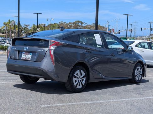 Used 2017 Toyota Prius Four w/ Premium Convenience Package FWD image 13