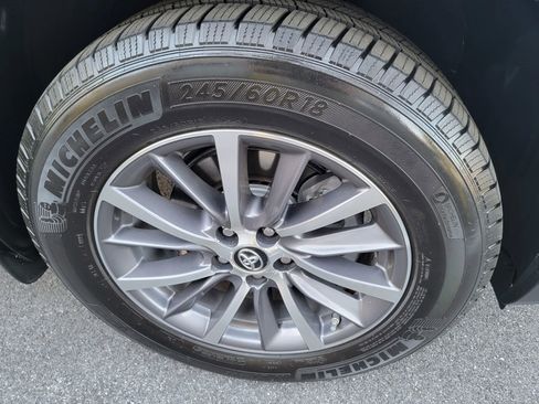 Used 2018 Toyota Highlander XLE image 24