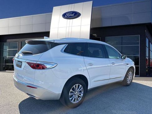 Used 2024 Buick Enclave Premium image 2