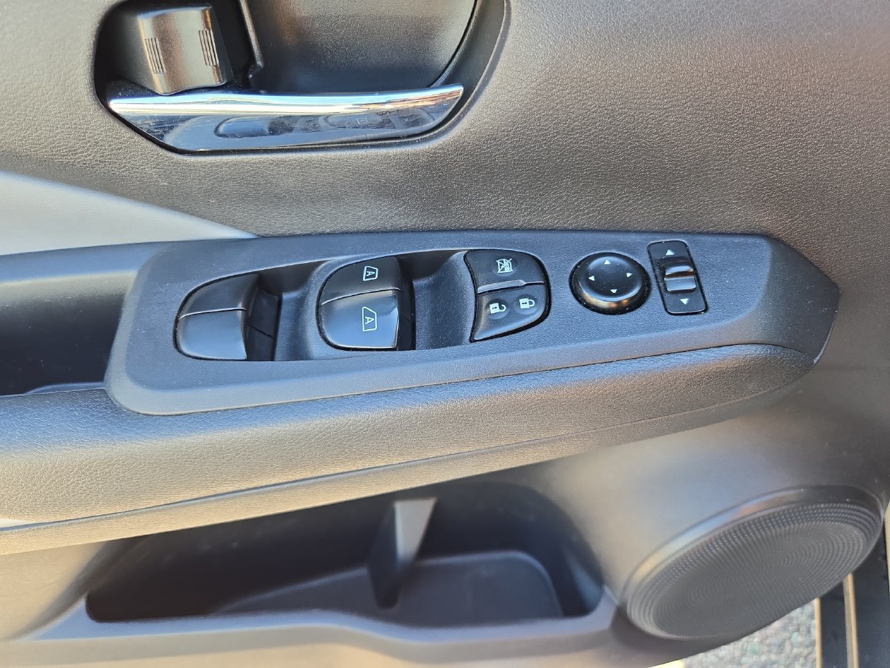 Used 2021 Nissan Kicks SR w/ SR Premium Package FWD image 20