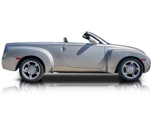 Used 2005 Chevrolet SSR image 2