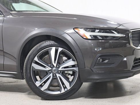 Used 2025 Volvo V60 B5 Cross Country Plus AWD/4WD image 5
