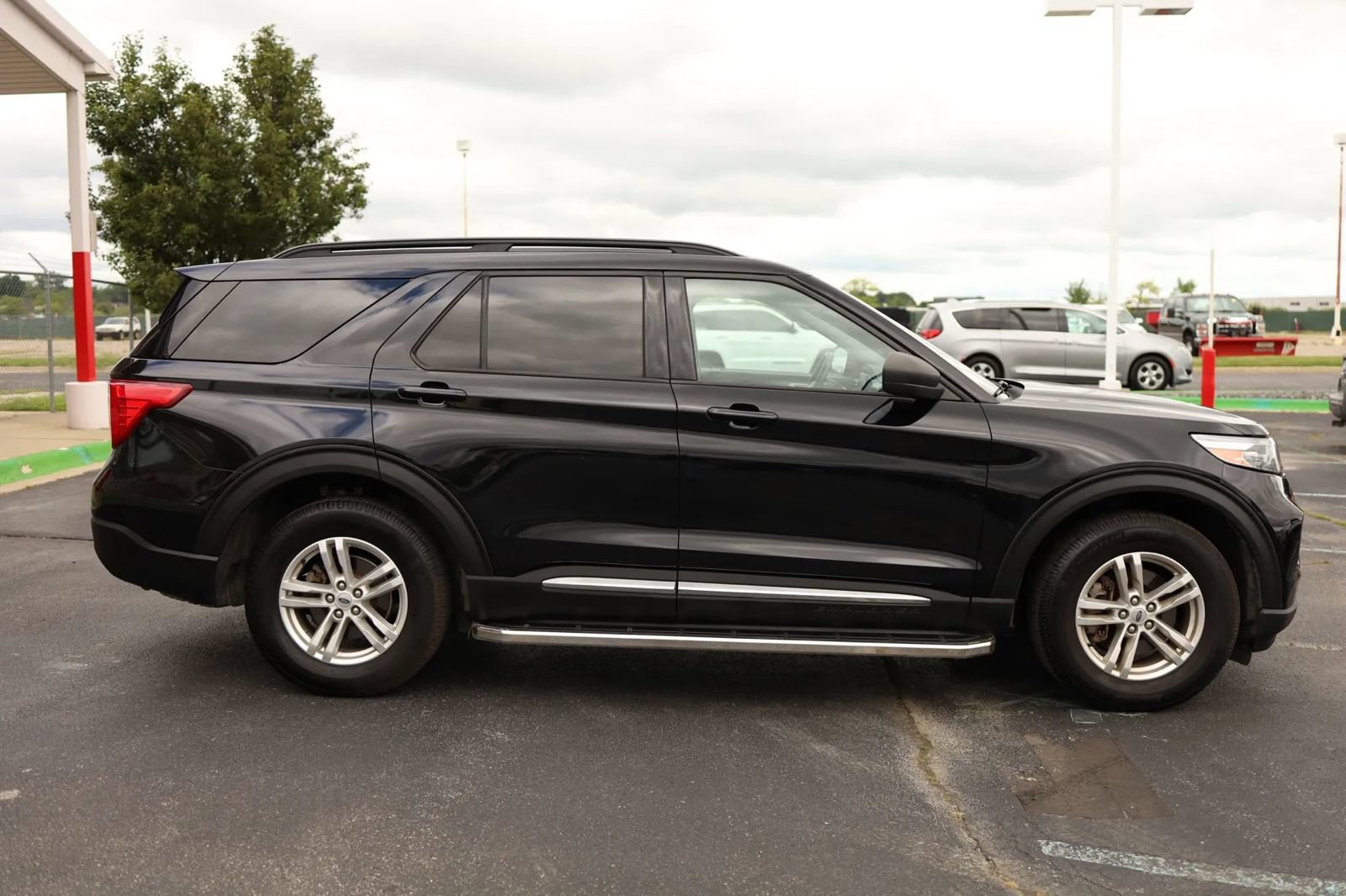 Used 2020 Ford Explorer XLT w/ Comfort Package AWD/4WD image 4