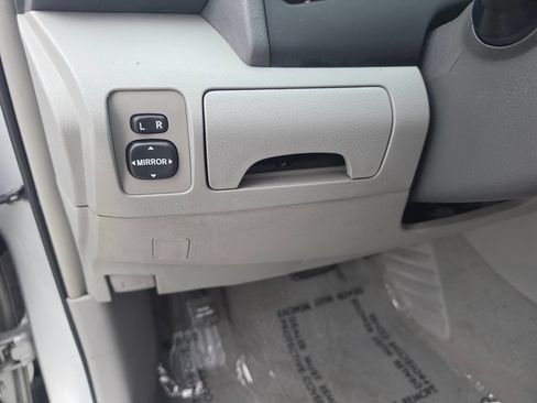 Used 2009 Toyota Camry FWD image 37