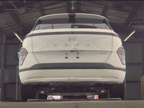 Certified 2025 Hyundai Kona SEL FWD image 7