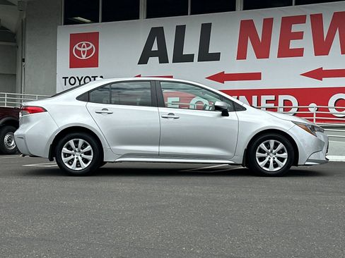 Used 2025 Toyota Corolla LE FWD image 6