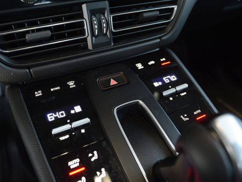 Used 2022 Porsche Macan S AWD/4WD image 23