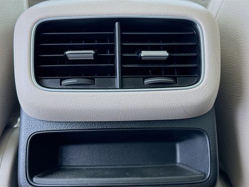 Used 2024 Mercedes-Benz GLE 350 4MATIC image 13