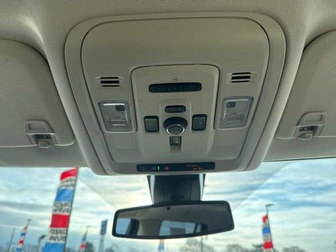 Used 2022 GMC Yukon Denali image 28