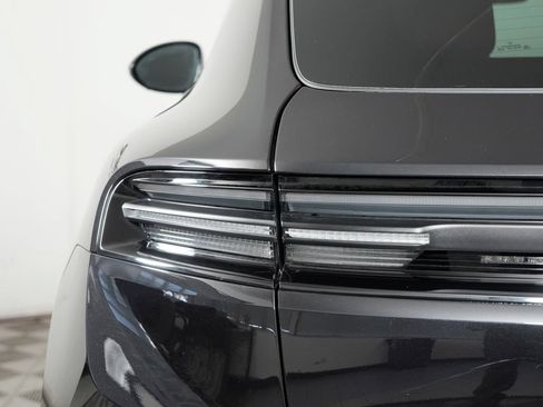 Certified 2025 Porsche Macan 4 Electric w/ Premium Package AWD/4WD image 12