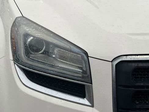 Used 2014 GMC Acadia SLE image 8