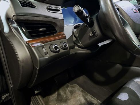 Used 2018 Cadillac Escalade Luxury image 7